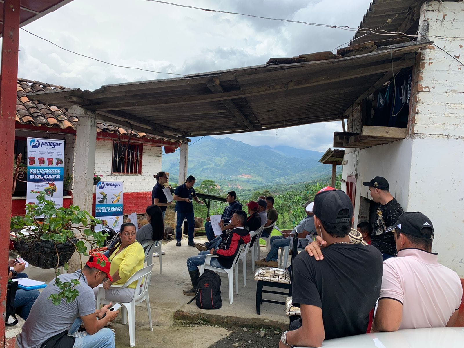 Taller de consultoría social comunitaria con familias campesinas